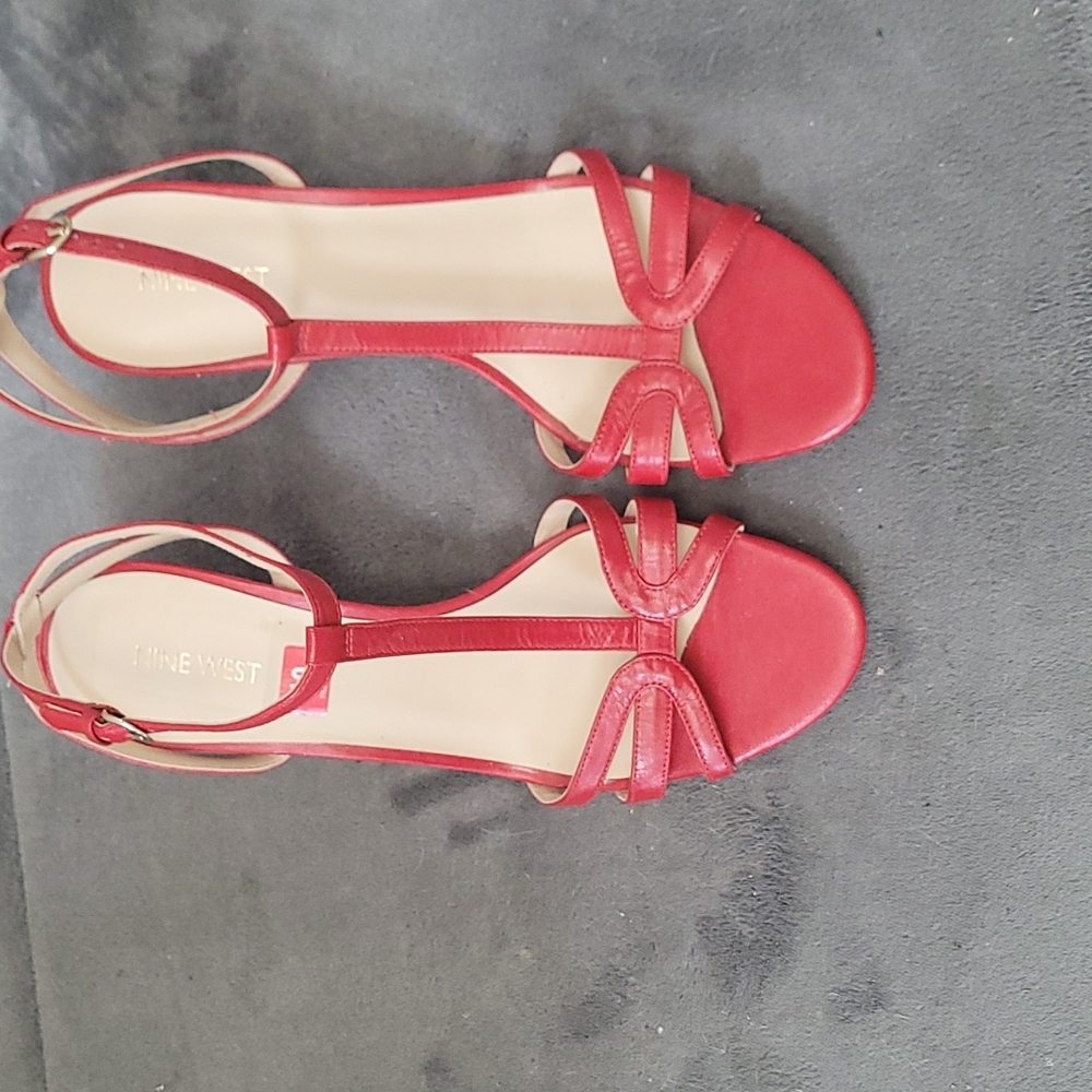 Red pumps